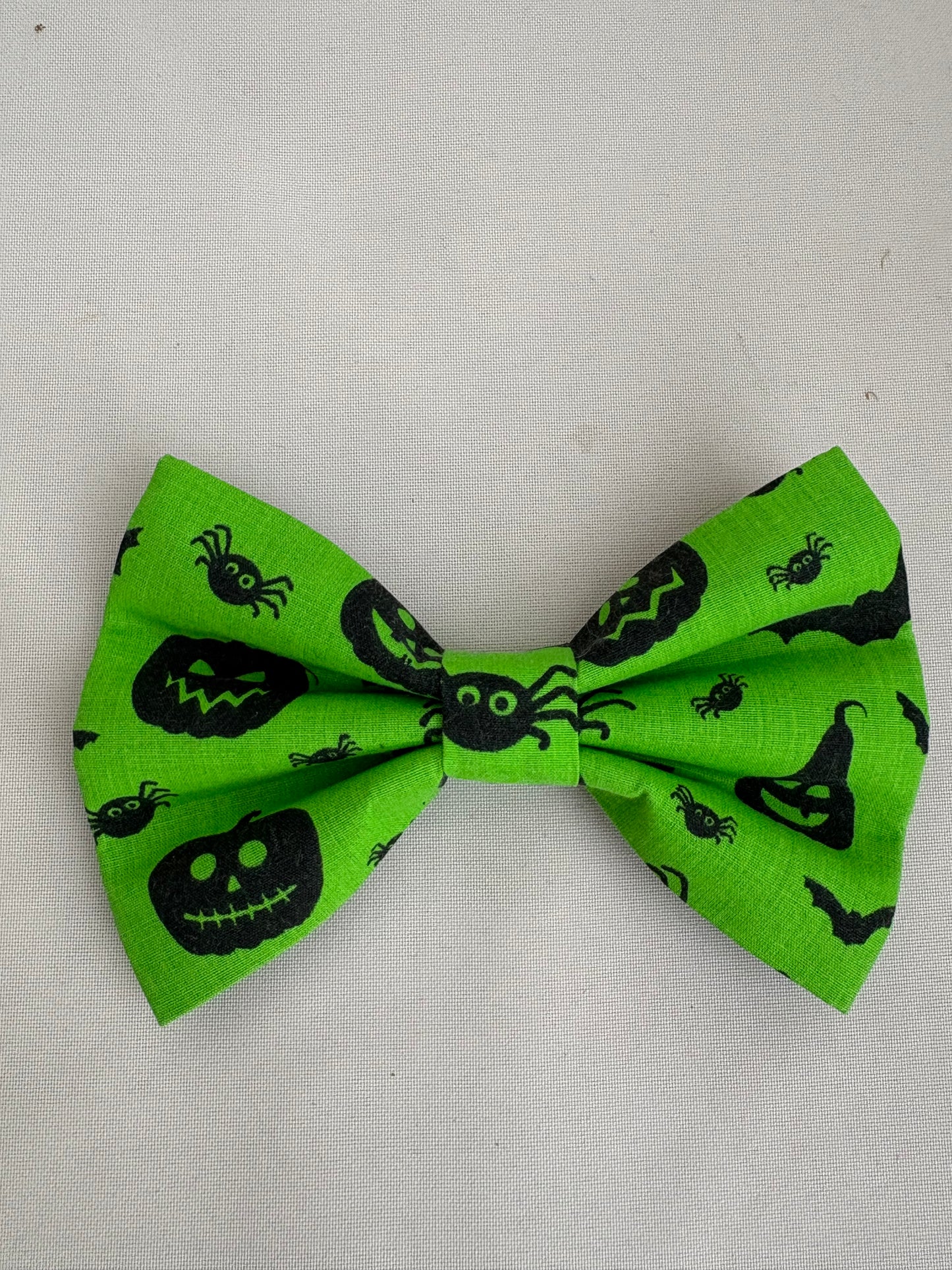 Green Spider/Bat Halloween Bow