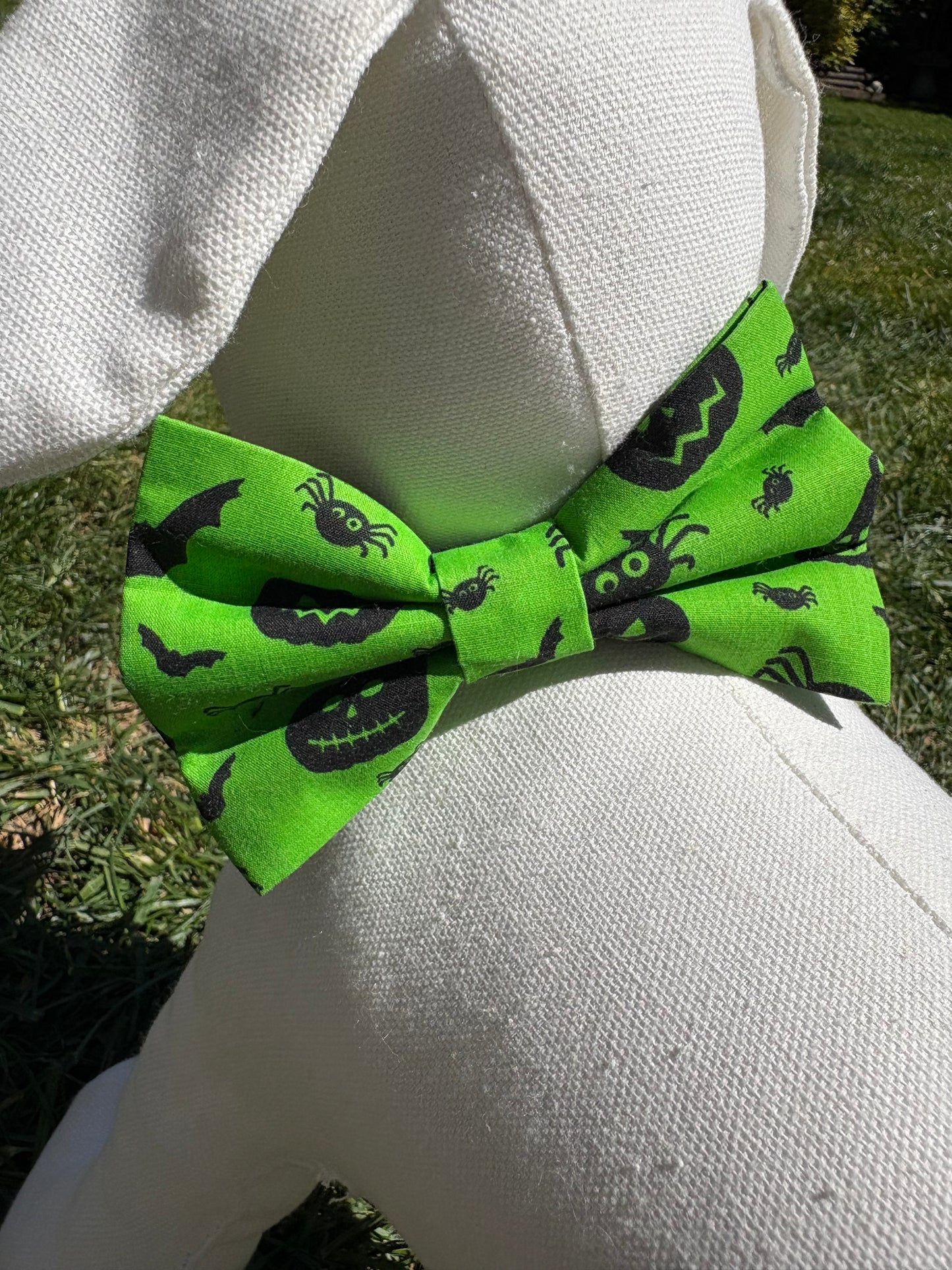 Green Spider/Bat Halloween Bow