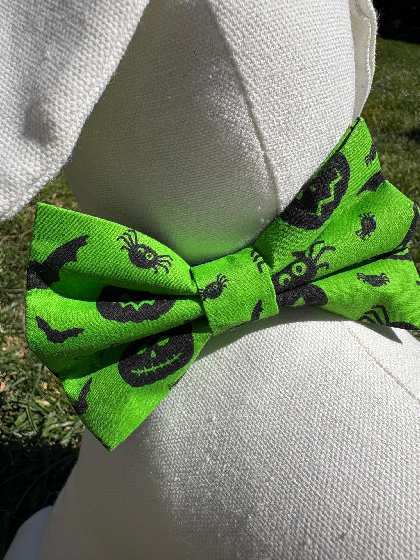 Green Spider/Bat Halloween Bow